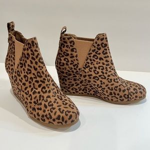 🆕 leopard print suede Dunes boots